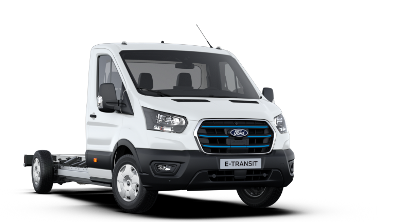 Ford E-Transit Fahrgestell in Weiß. Dreiviertelansicht vor einem weißen Hintergrund. Ford E-Transit Fahrgestell in Weiß. Dreiviertelansicht vor einem weißen Hintergrund.