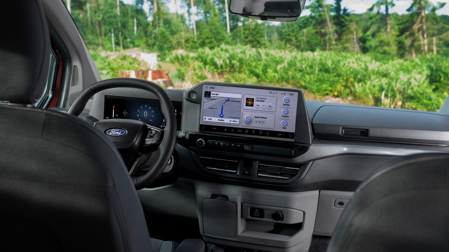 Ford Nugget Innenraum. Ansicht auf Ford SYNC 4-Touchscreen.